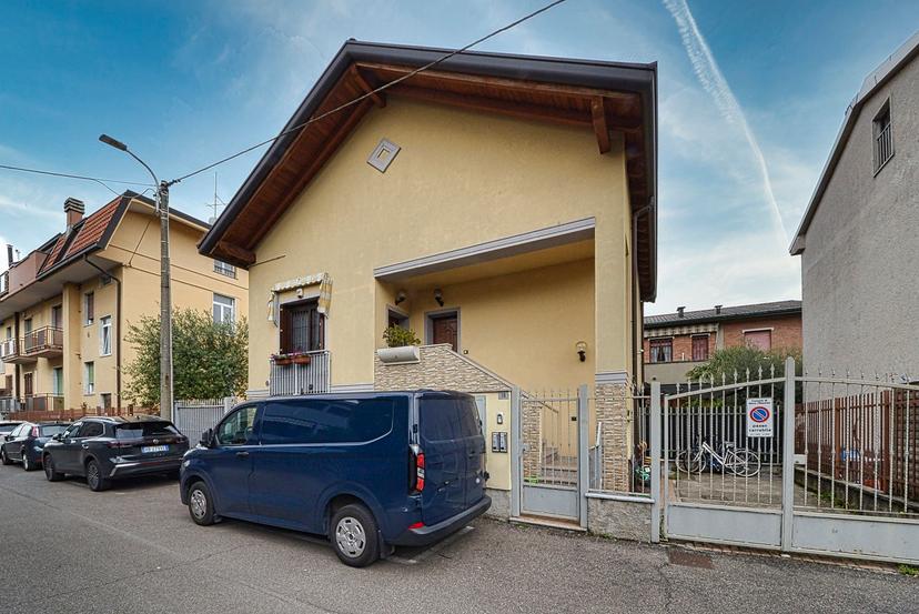 Villa bifamiliare in Via Confalonieri 16, Nova Milanese — foto 4 di 5