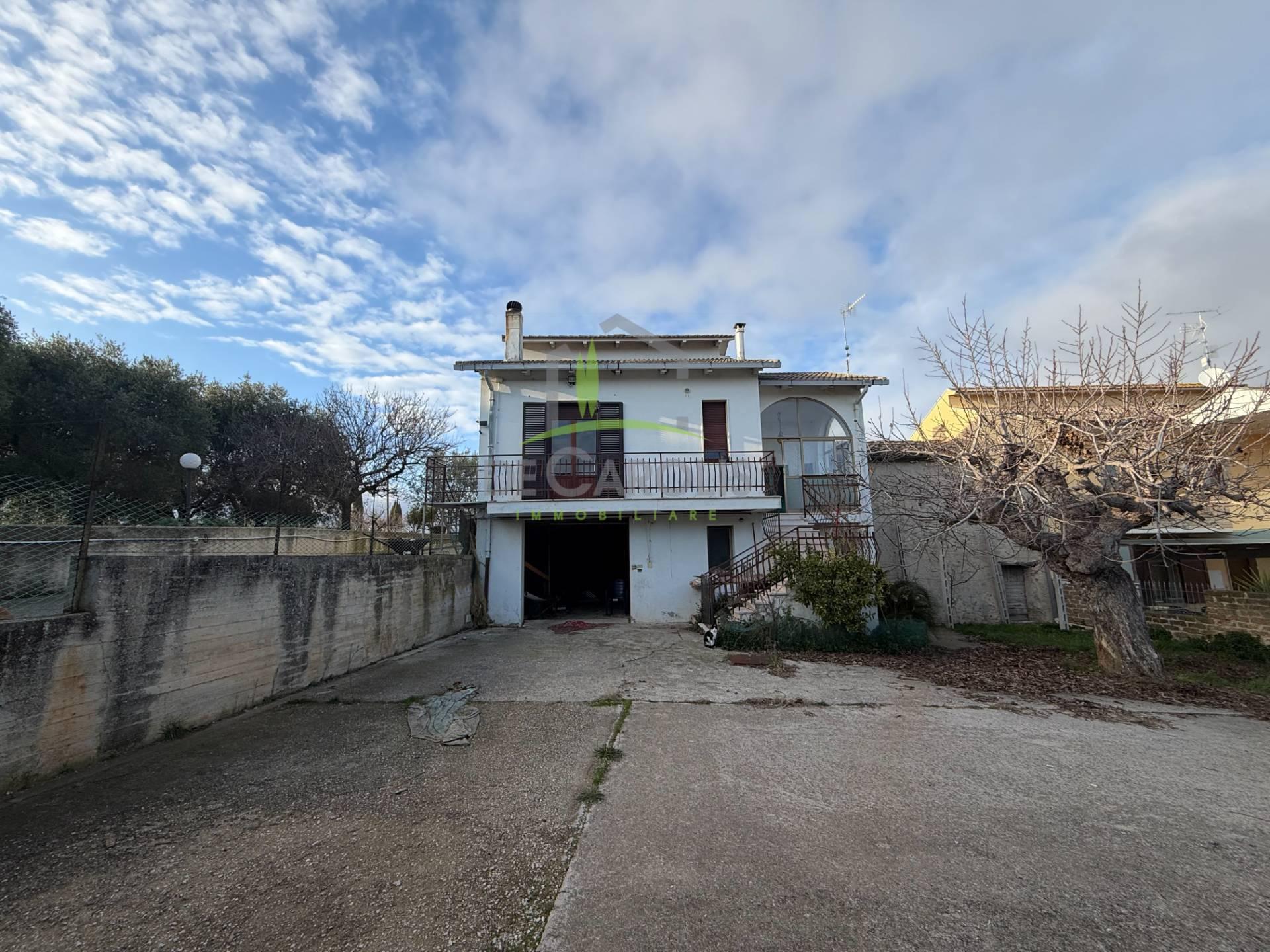 Casa indipendente in Contrada Sant'Andrea, Cupra Marittima