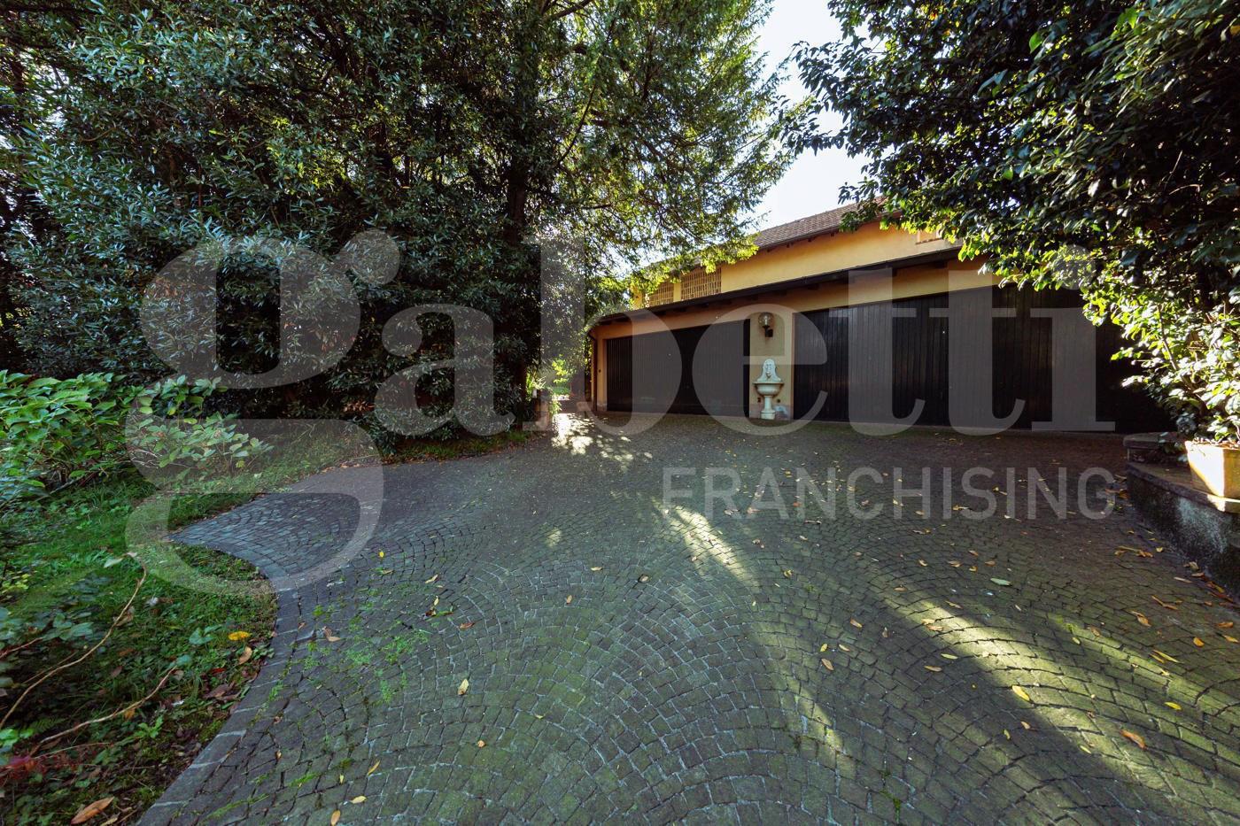 Villa in Viale Adamello 16, Lecco