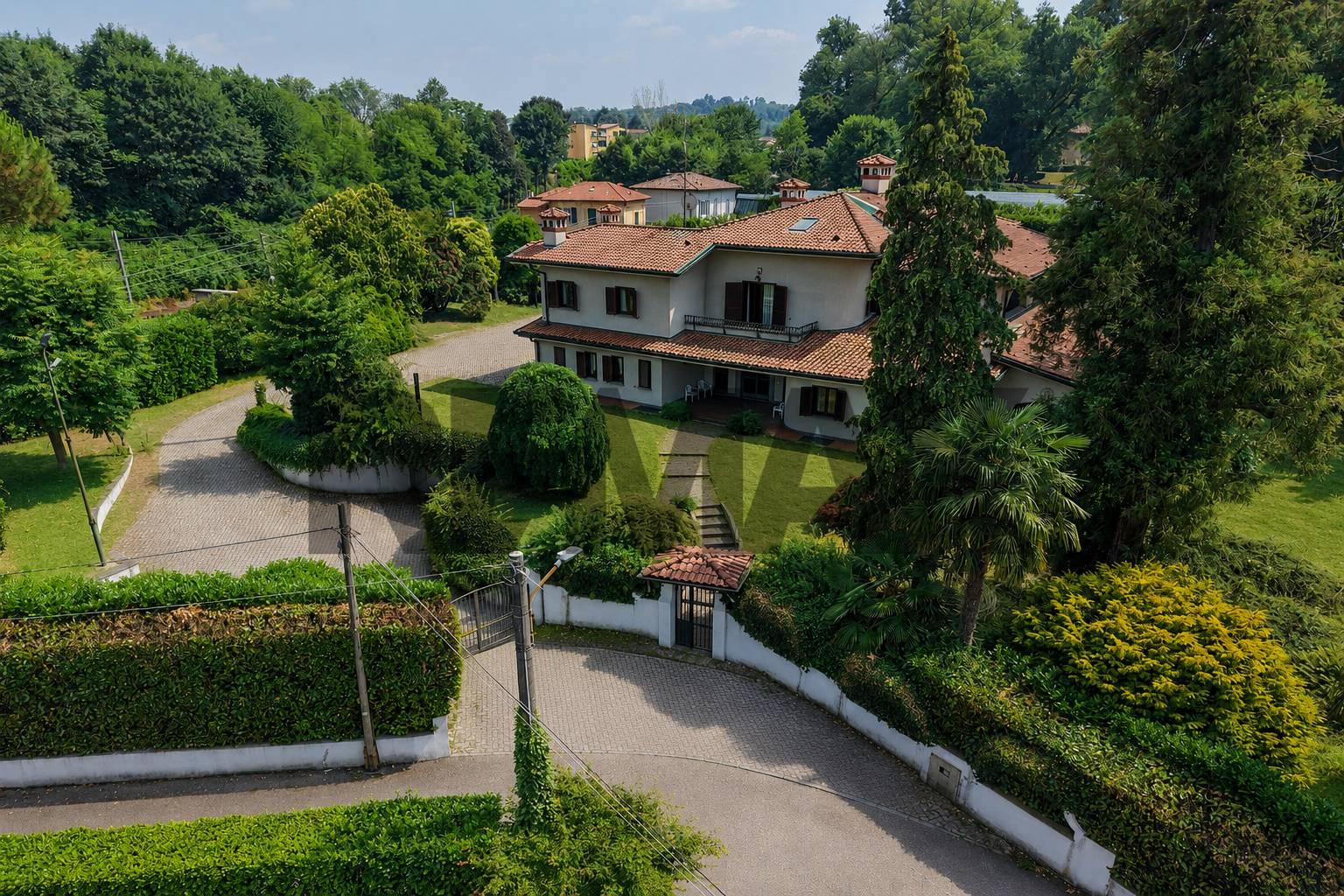 Villa in Via Bellingera 2, Gazzada Schianno