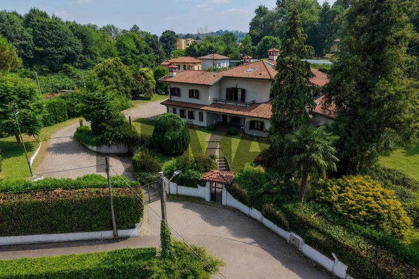 Villa in Via Bellingera 2, Gazzada Schianno
