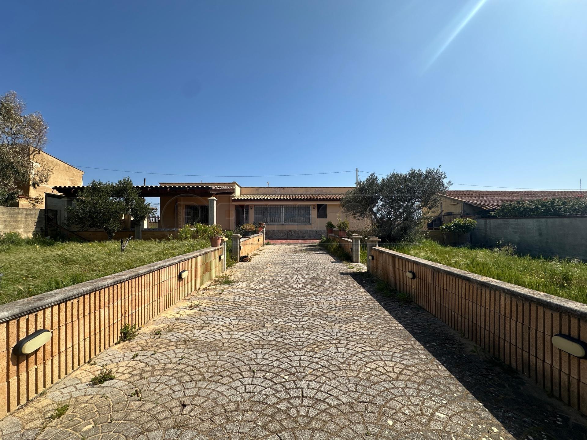 Villa a schiera, Campobello di Mazara