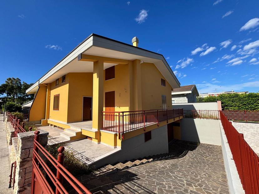 Villa bifamiliare in Piazzale Mininni Giuseppe, Palo del Colle — foto 2 di 5