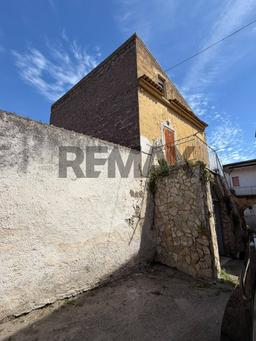 Casa indipendente in Vicolo Carità 38, Francolise