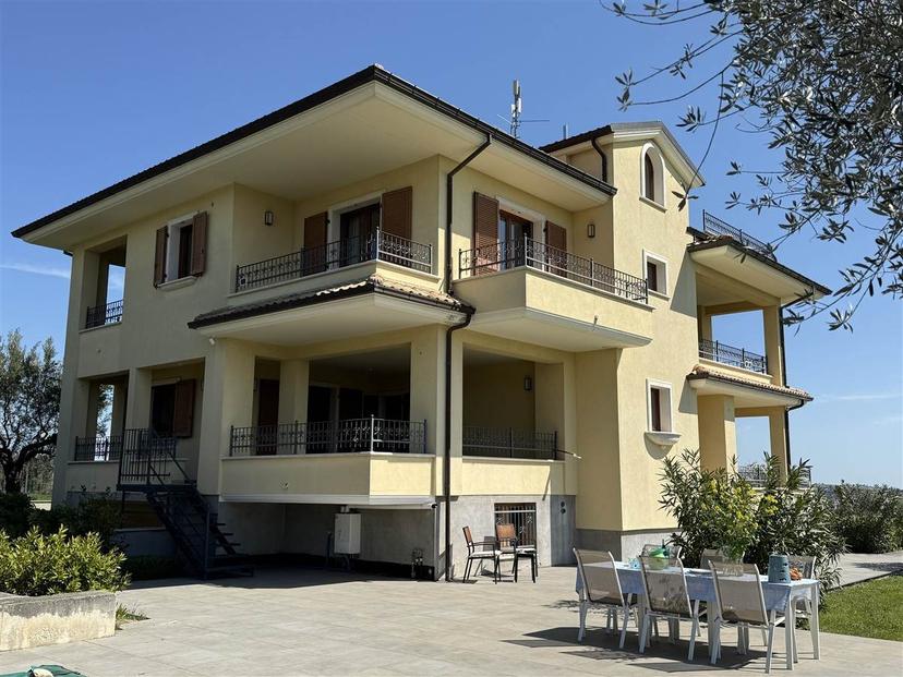 Villa, Sant'Egidio alla Vibrata — foto 2 di 5