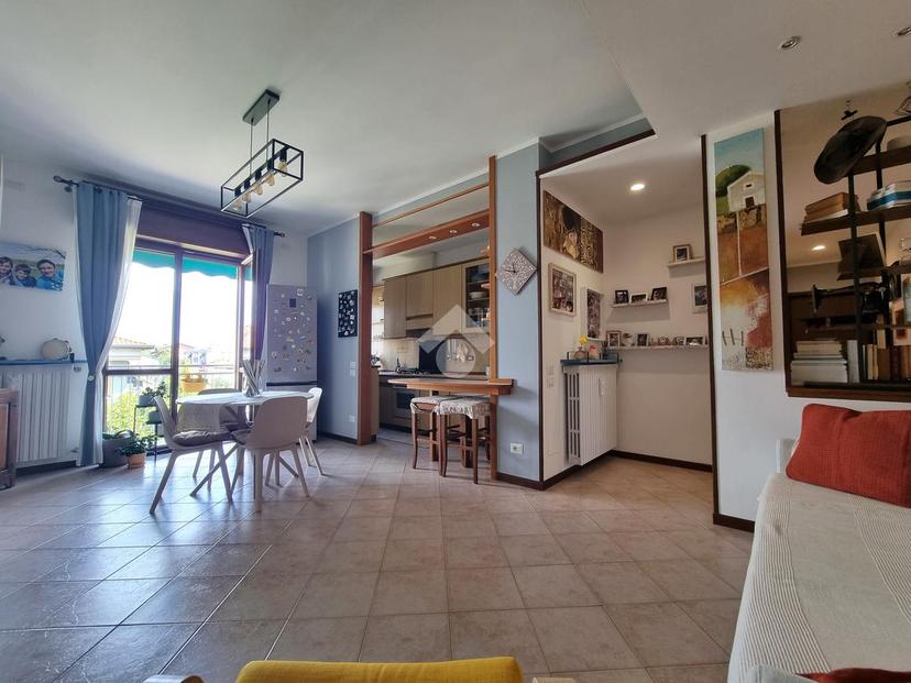Trilocale in Via Cesare Battisti 114, Carugate