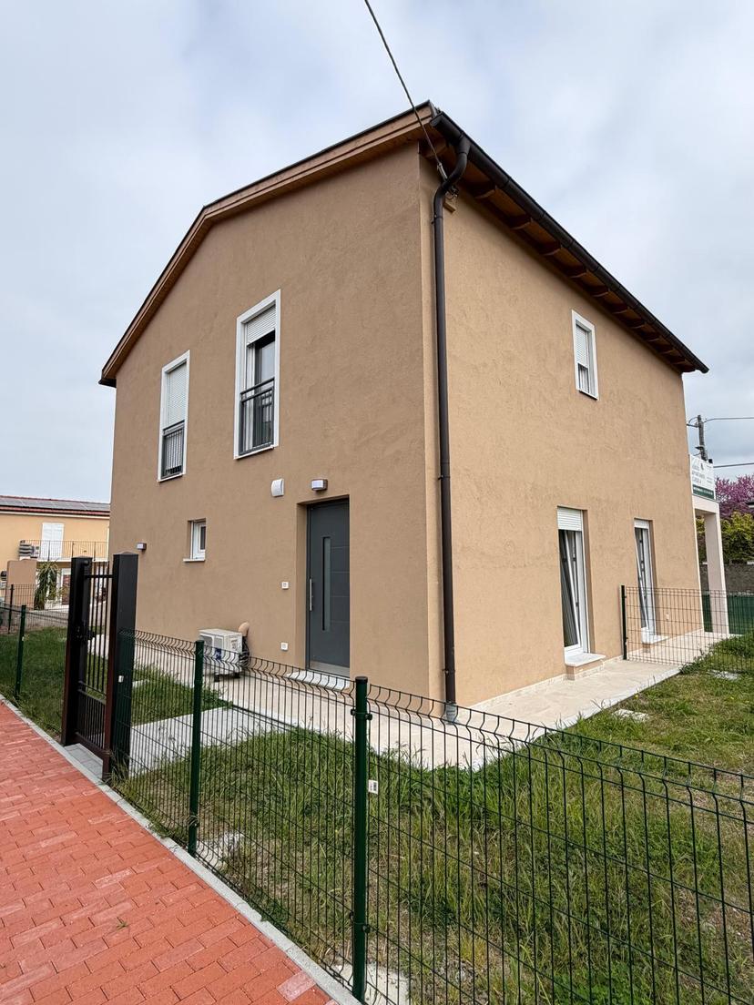Bilocale, Sarzana