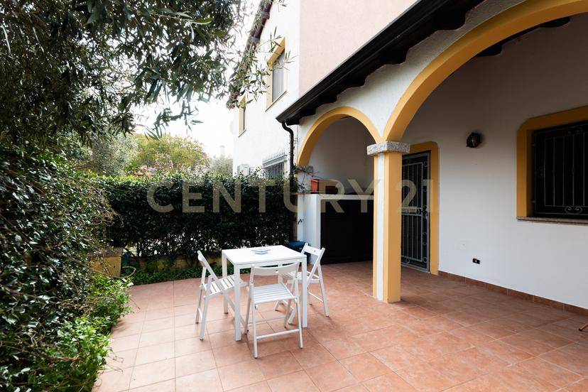 Casa indipendente in Via Madrid, San Teodoro
