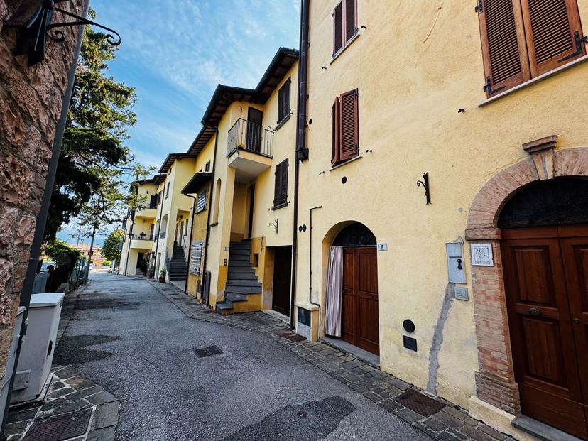 Quadrilocale in Frazione San Pellegrino 13, Gualdo Tadino — foto 2 di 5