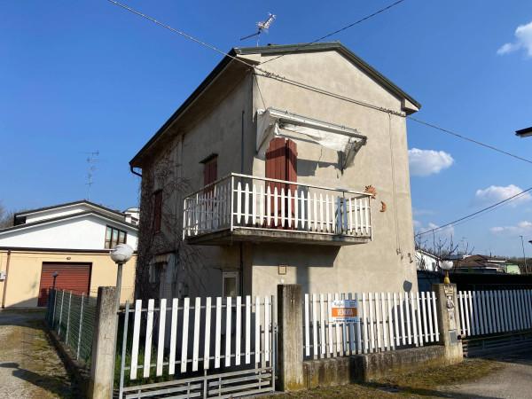 Villa in Piazza della Repubblica, Concordia sulla Secchia — foto 2 di 2