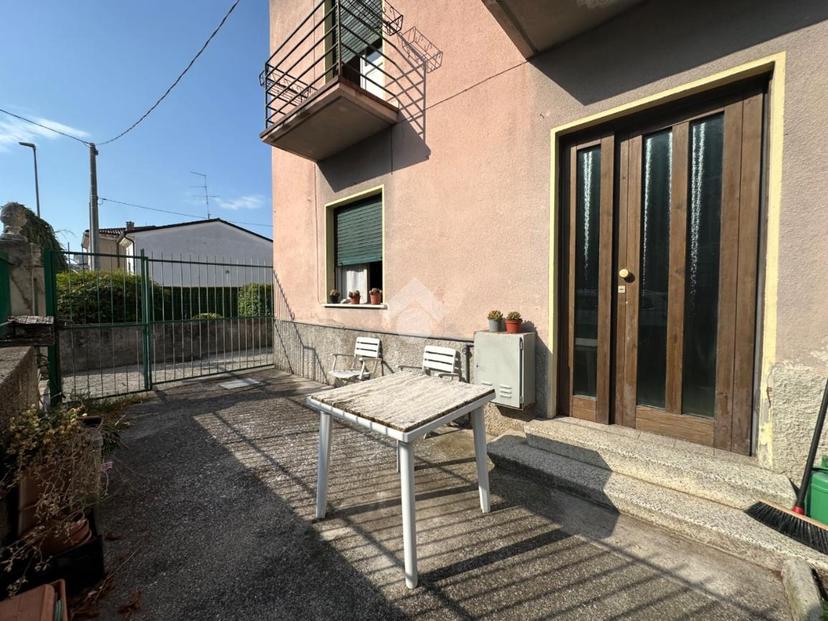 Casa indipendente in Piazzale Vittorio Veneto 60, Bussolengo — foto 2 di 5