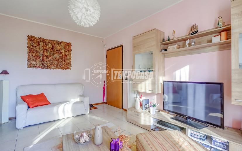 Trilocale in Via Sandro Pertini 16, Cardano al Campo — foto 5 di 5