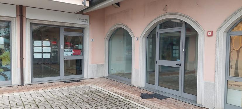 Villa bifamiliare in Piazza Galileo Galilei 10, Besana in Brianza — foto 2 di 5