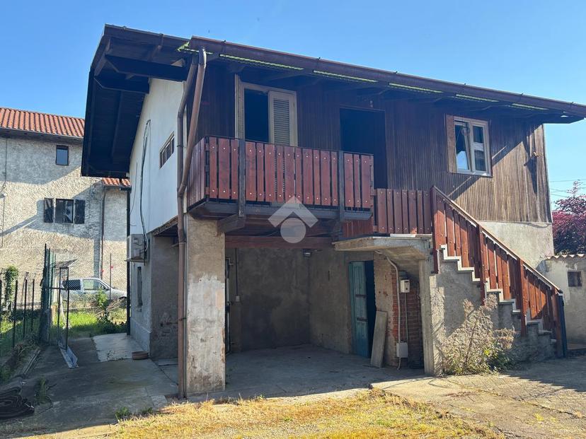 Casa indipendente in Via Santissima Trinita' 20, Varallo Pombia — foto 2 di 5