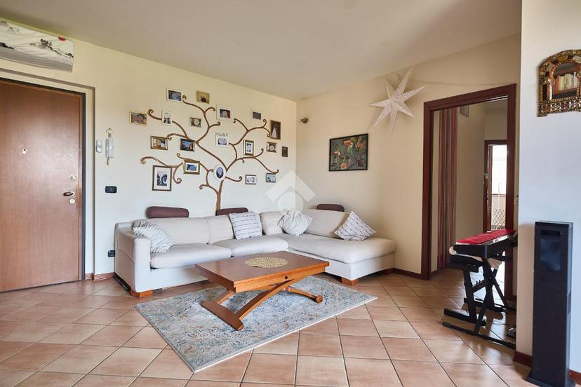 Quadrilocale in Via E. Castellotti 3, Sordio — foto 2 di 5