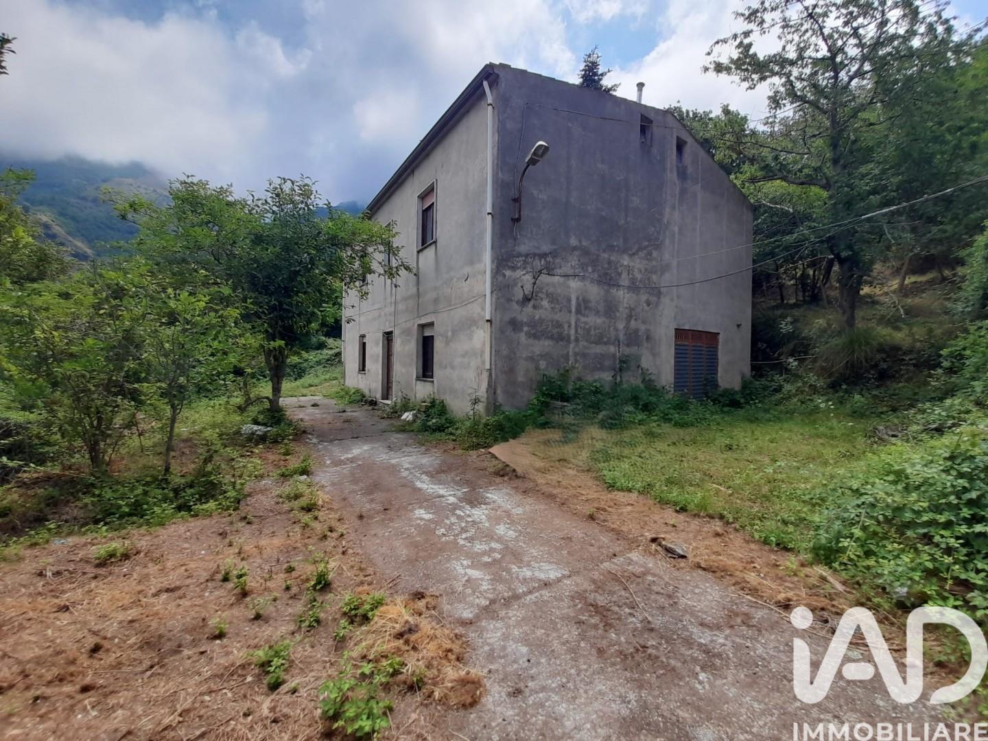 Casa indipendente in Frazione Campolevari, Longobardi