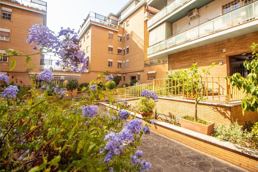 Quadrilocale in Via Federico Galeotti 11, Roma