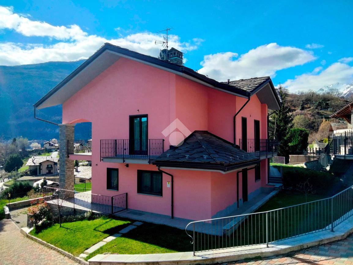 Trilocale in Frazione Rovine 95, Sarre