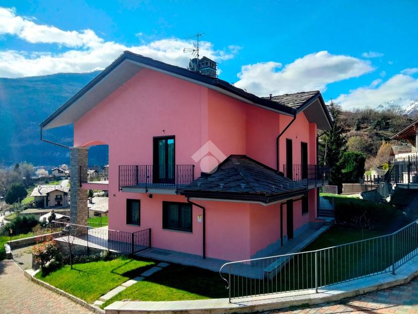 Trilocale in Frazione Rovine 95, Sarre