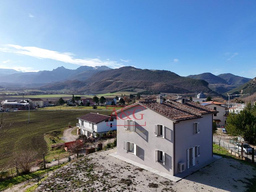 Villa in Contrada Morichella 28, San Ginesio — foto 3 di 5