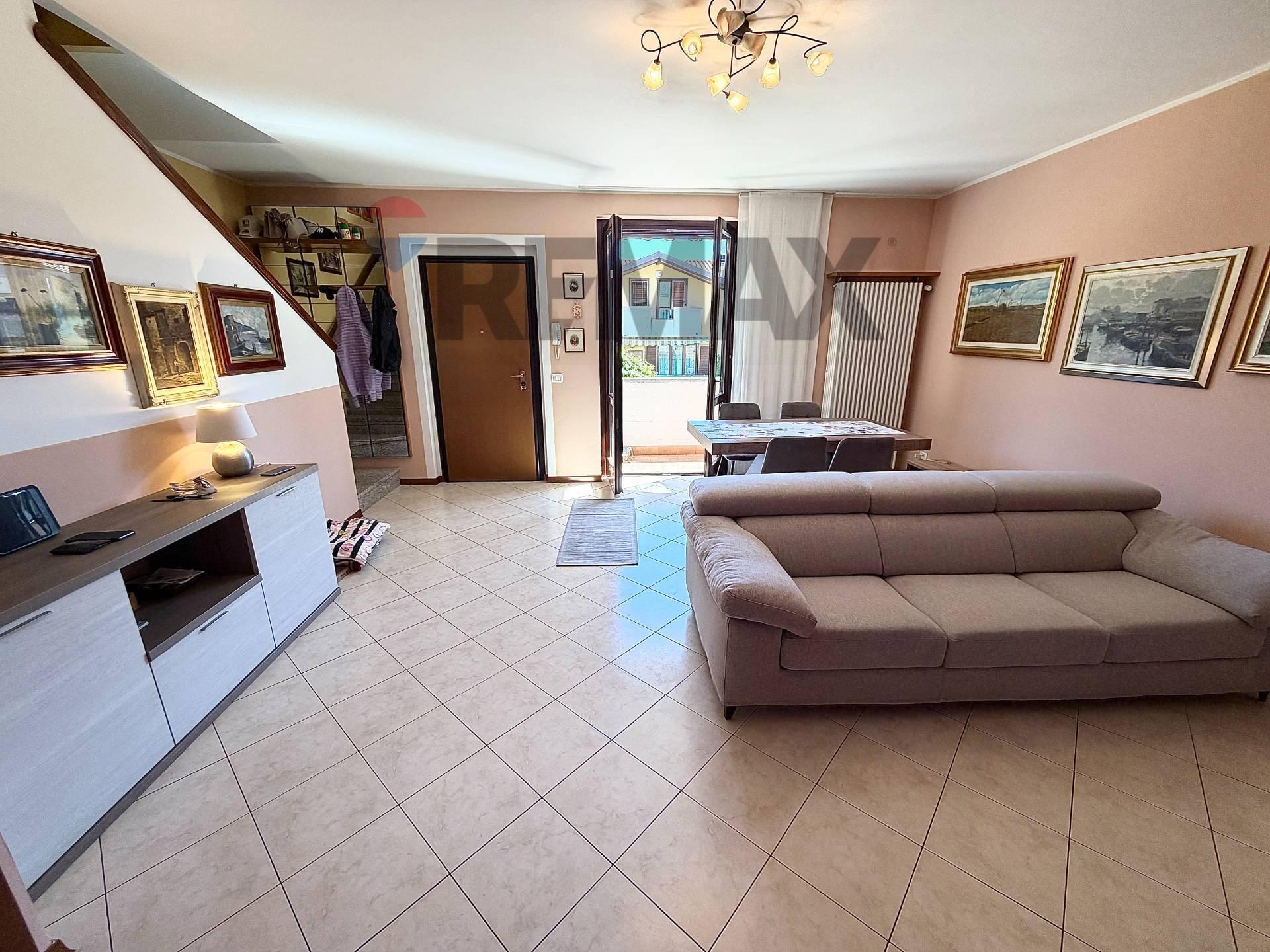 Villa a schiera in Via Liberta' 39, Cugliate-Fabiasco