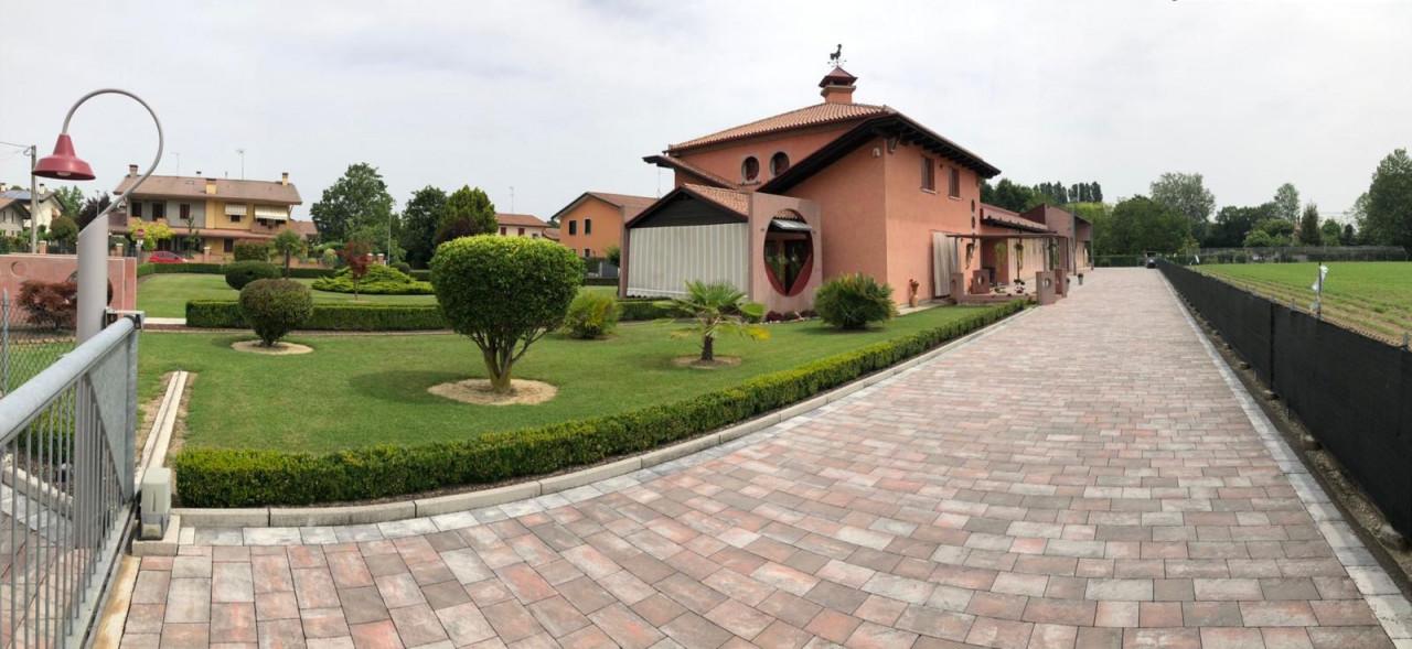 Villa, Noale
