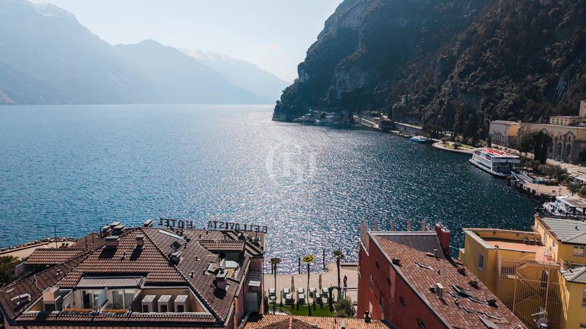 Mansarda in Via Gazzoletti, Riva del Garda — foto 3 di 5