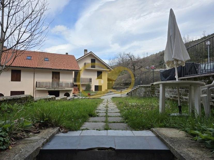 Villa a schiera in Madonna Sasso Bianco 15, Fiastra — foto 4 di 5
