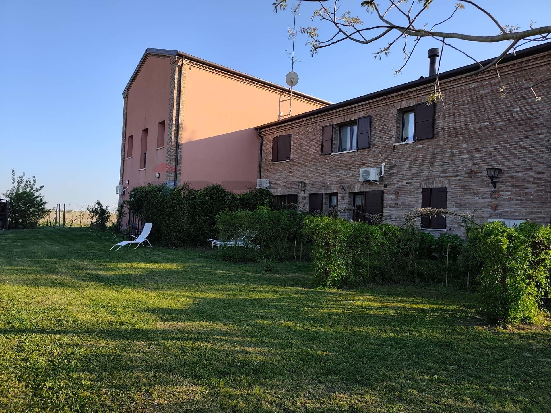 Villa in Via Madonna, Boschi 14, Poggio Renatico