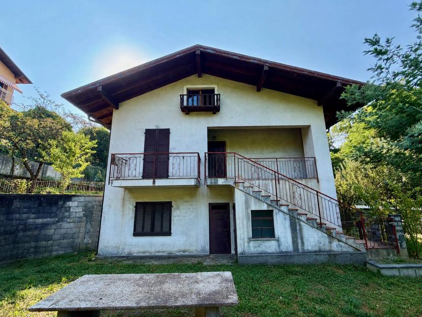 Casa indipendente in Via Sant'Anna, Cambiasca