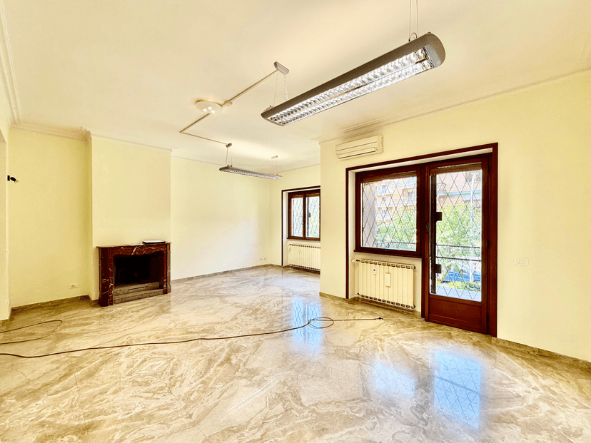 Quadrilocale in Via Adolfo Gandiglio, Roma