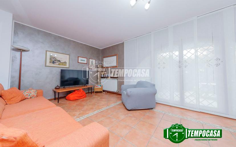 Villa a schiera in Via Giuseppe Garibaldi, Casarile — foto 2 di 5