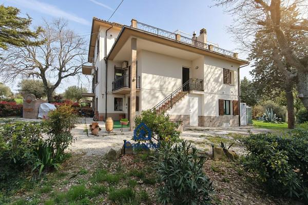 Villa bifamiliare, Treia