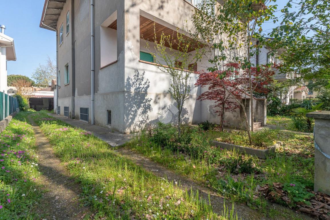 Casa indipendente in Viale C. Menotti 9, Cesenatico