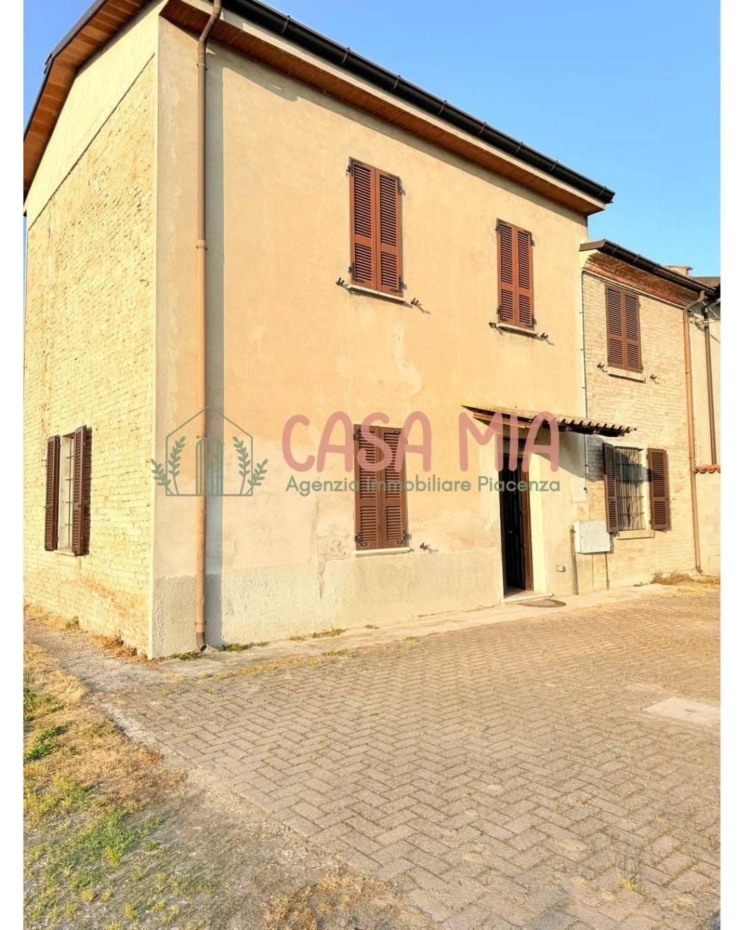 Casa indipendente in Loalità Zerbione, Calendasco