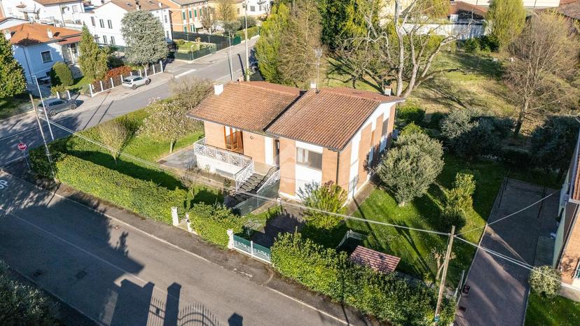 Villa in Via Arturo Toscanini 1, Moglia — foto 3 di 5