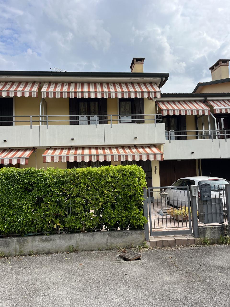 Villa a schiera in Via Ermanno Wolf Ferrari, Mirano