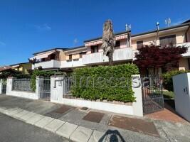 Villa a schiera in Gramsci 4, Correzzola
