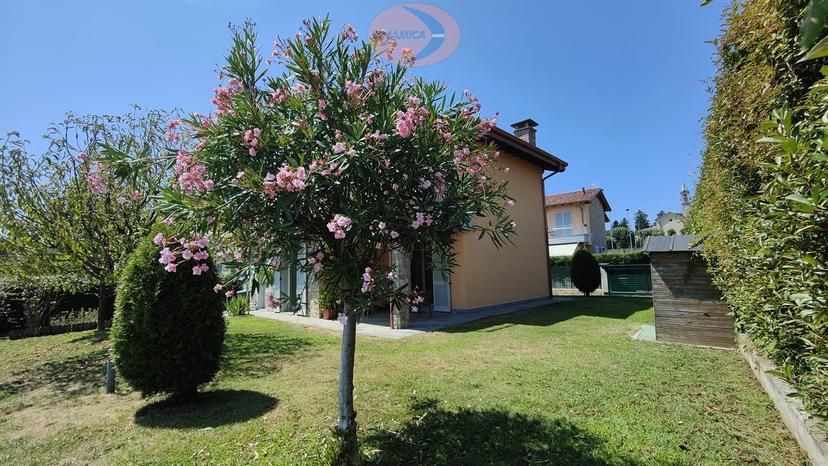Villa, Casatenovo — foto 3 di 5