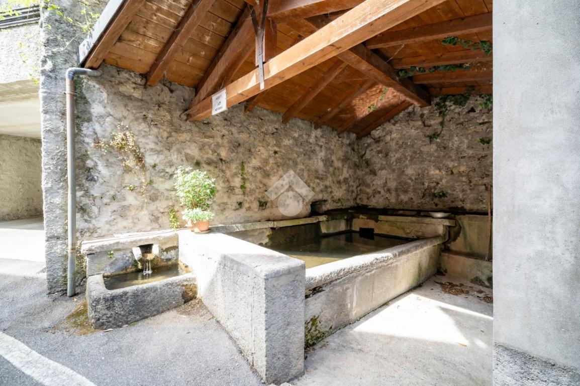 Casa indipendente in Via Fontana 010, Castello di Brianza