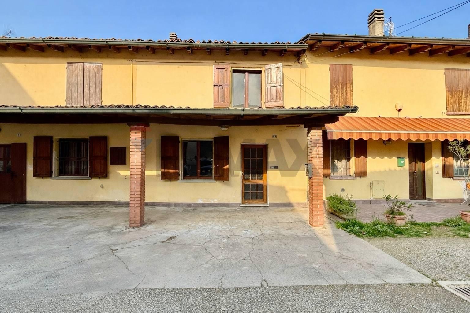 Casa indipendente in Vicolo Vittorio Alfieri 11, Corte de' Frati