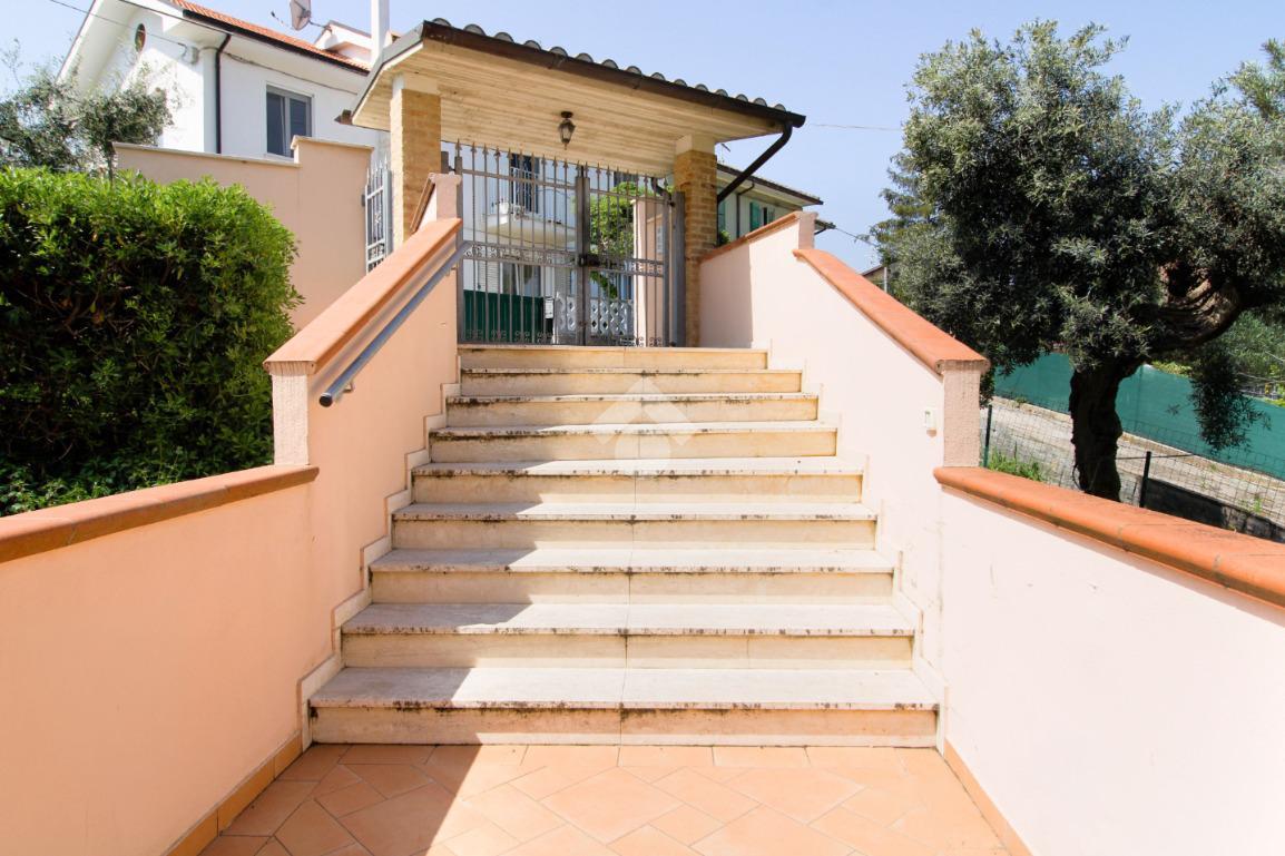 Trilocale in Villaggio U.N.R.R.a. 37, Francavilla al Mare