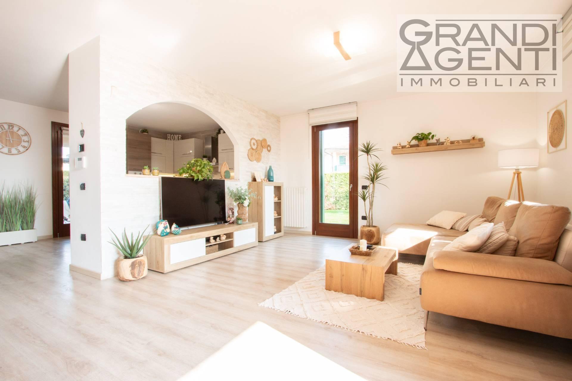 Villa a schiera in Don Arcadio Merlini 39, Zevio