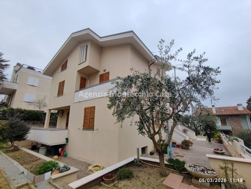 Casa indipendente in Via Monte Cristallo, Pesaro