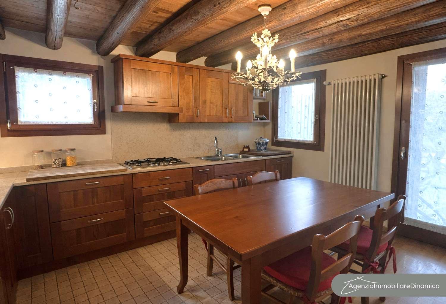 Villa bifamiliare in Via Bolda, Santa Lucia di Piave