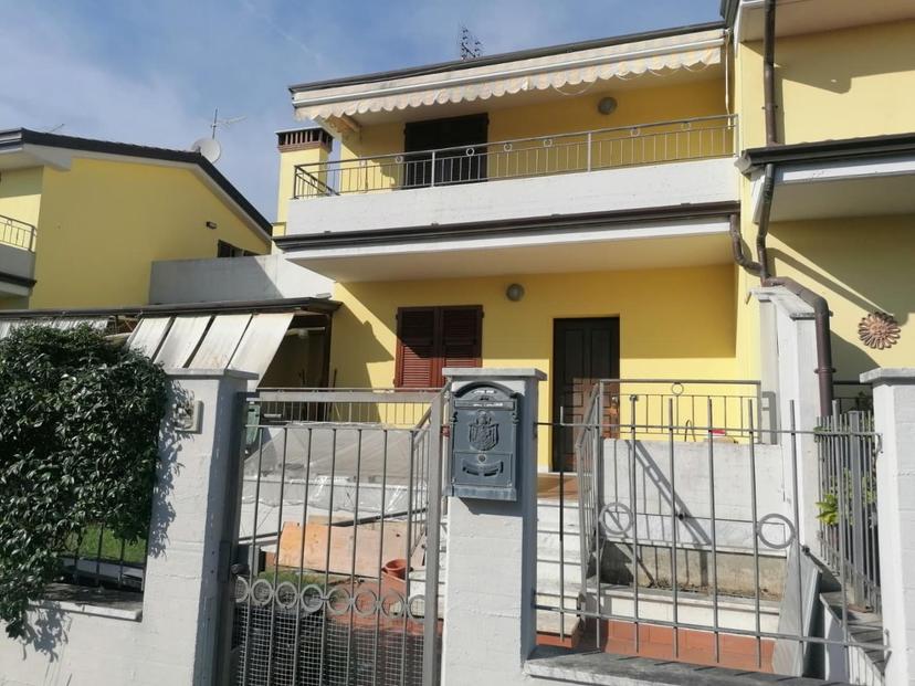 Villa a schiera, Carrara — foto 4 di 5