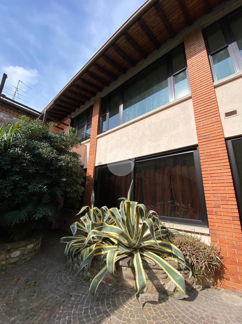 Casa indipendente in Piazza Corlo, Lonato del Garda — foto 2 di 5
