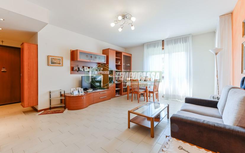 Trilocale in Via Papa Giovanni XXIII 42, Bernareggio — foto 4 di 5