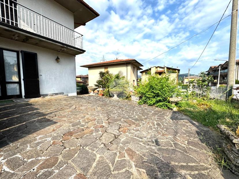 Villa in Via Dante Alighieri 8, Capriolo — foto 4 di 5