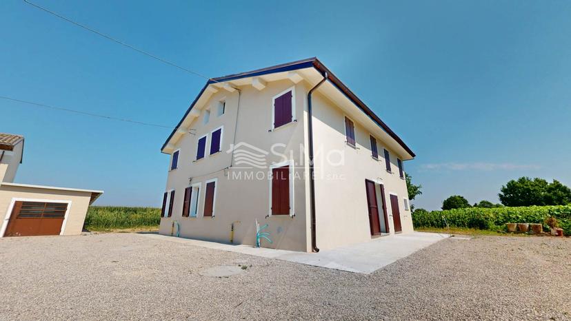 Villa bifamiliare, Cento — foto 2 di 5